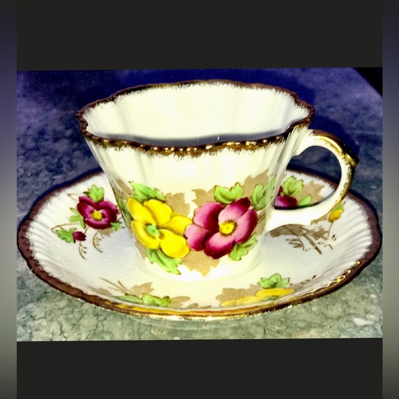 Vintage Salisbury PANSY Gold Trim Floral Teacup and Saucer Set - Picture 10 of 10